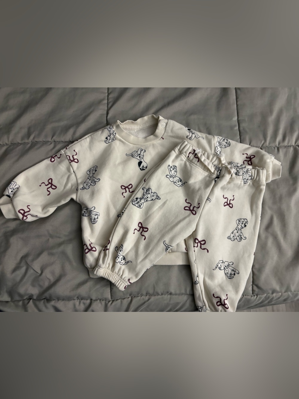 H&M Cream Colored 101 Dalmatian Themed Sweatpant and Sweatshirt